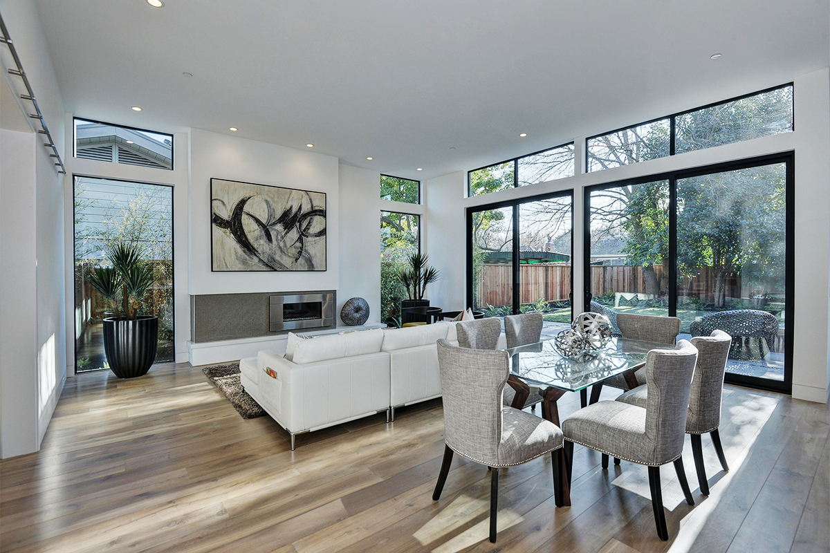 Helles Wohnzimmer nach Renovierung